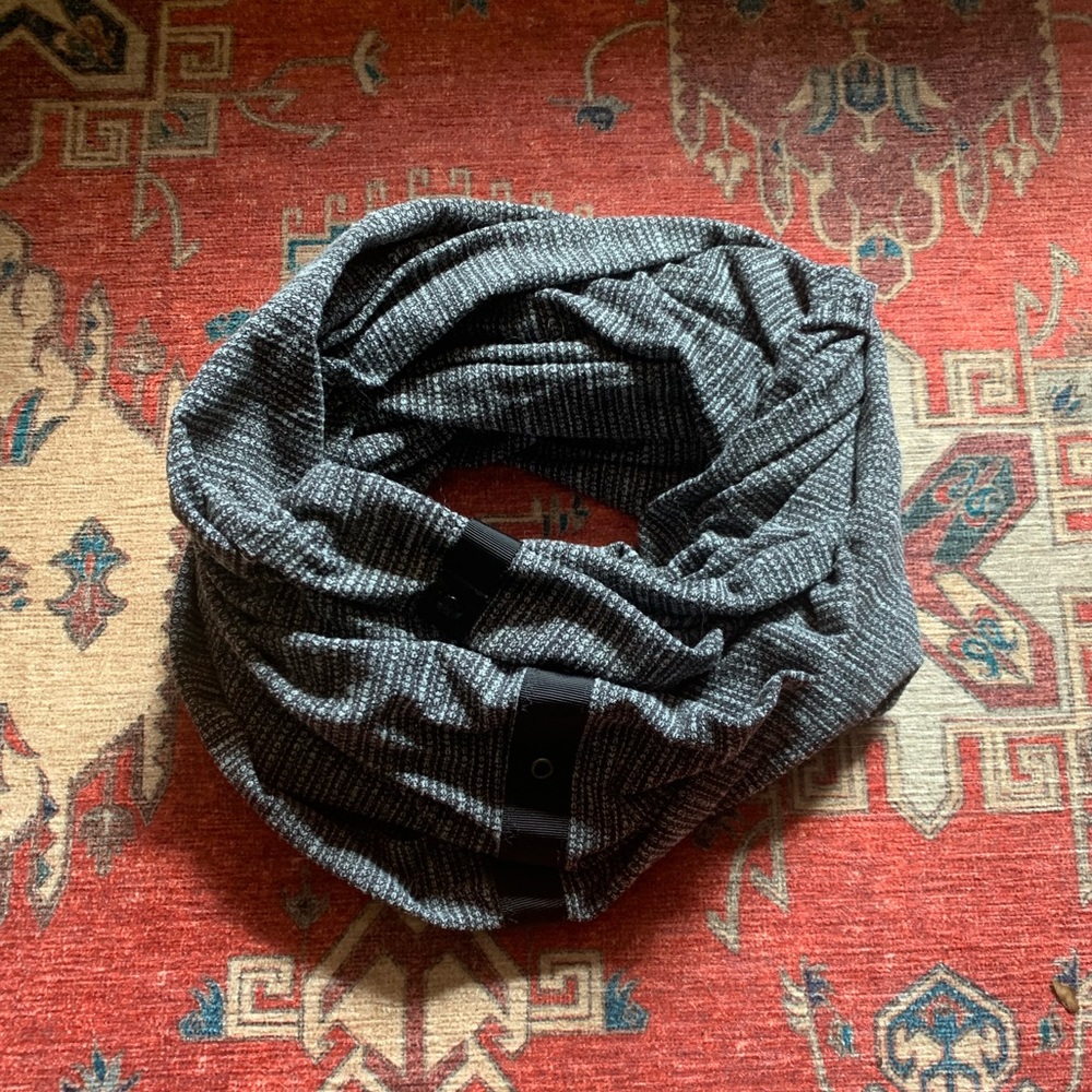 Lululemon Vinyasa Infinity Wrap